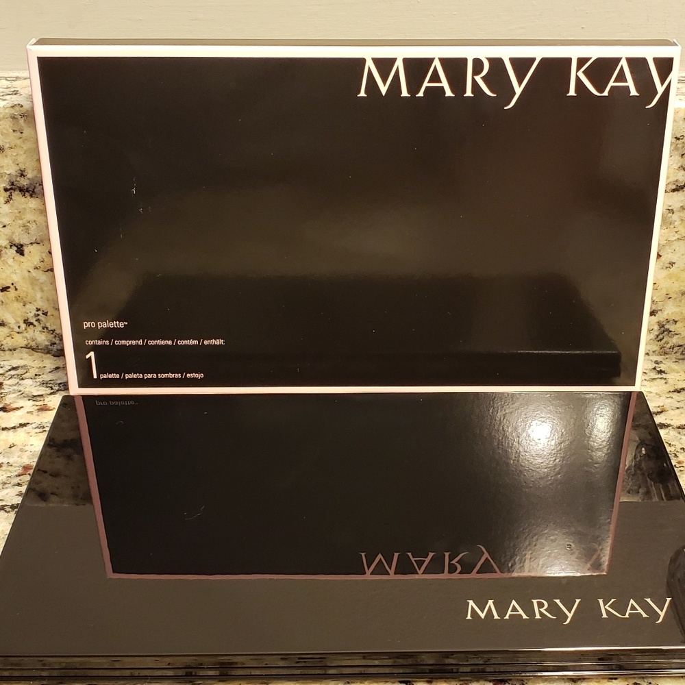 Mary Kay Pro Palette (unfilled) - Picture 2 of 3
